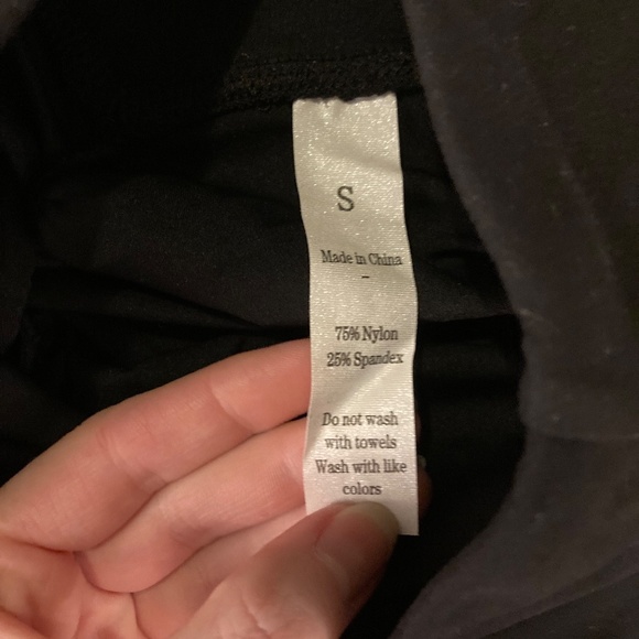 V Cross Waisted Leggings - Picture 4 of 8